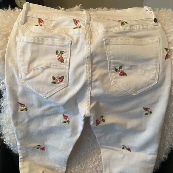 Women’s Driftwood Embroidered Jeans, size 25 - Picture 3 of 7
